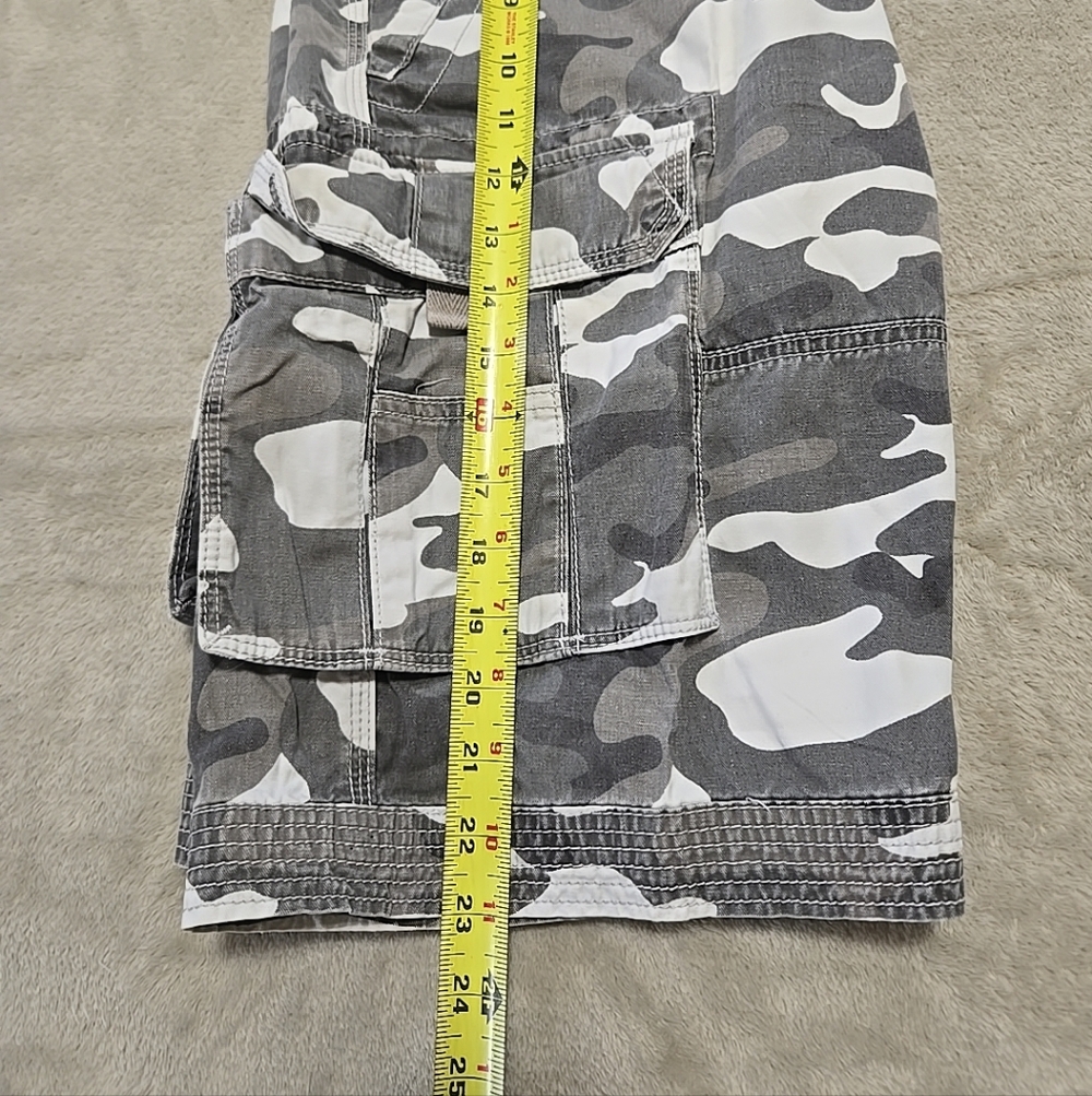Levis Gray Camo Cargo Shorts Mens Size 32 Bermuda Style Utility Shorts Camoflage - Picture 4 of 8